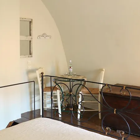 Vincenzo's In Tower Leonídio