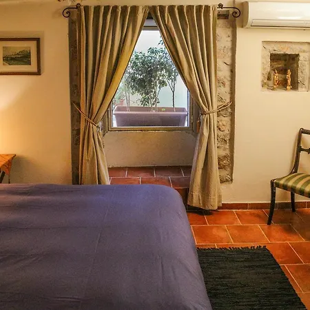 Vincenzo's In Tower Guest house